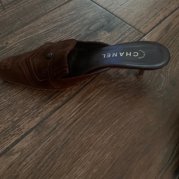 Chanel interlocking CC logo Suede Mules. Size :8:5 - Picture 2 of 5
